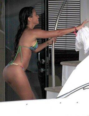 Messi ve sevgilisi tatilde