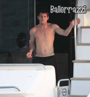 Messi ve sevgilisi tatilde