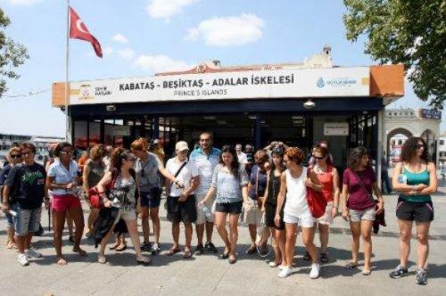 İstanbul'da şortlu eylem - Resim 1