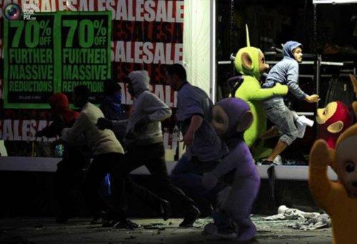 Yağmacılarla dalga geçtiler - Resim 32