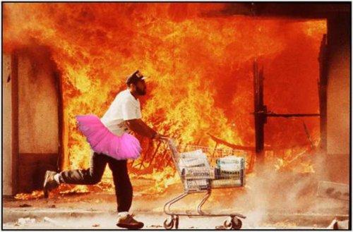 Yağmacılarla dalga geçtiler - Resim 4