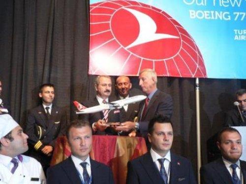 Fenalaşan hostesin yardımına Zafer Çağlayan koştu - Resim 11