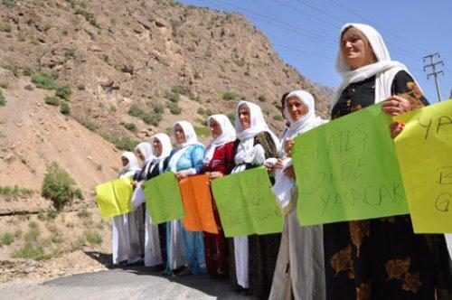 Annelerden patlama yerine beyaz tülbent