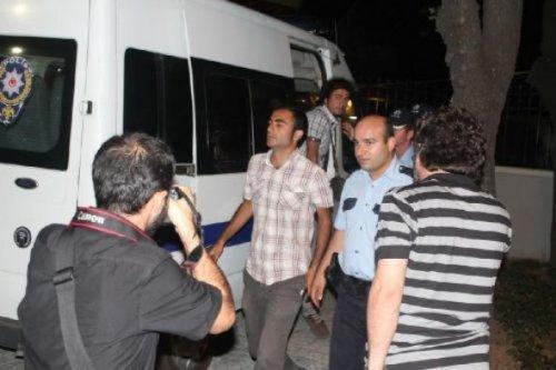 Öğrenciler Karaköy- Kadıköy vapurunu işgal etti