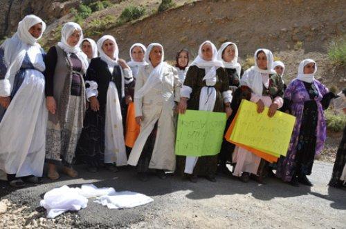 Annelerden patlama yerine beyaz tülbent