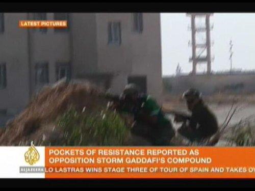 Kaddafi'nin karargahı düştü