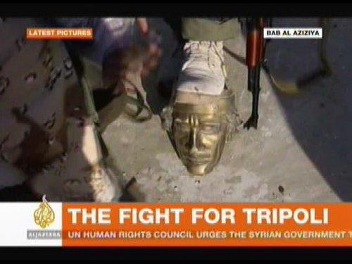 Kaddafi'nin karargahı düştü