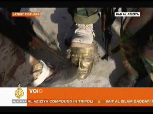 Kaddafi'nin karargahı düştü