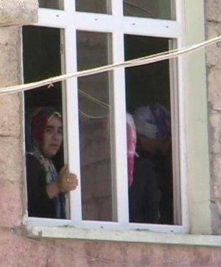 Şanlıurfa şehidine ağlıyor - Resim 4