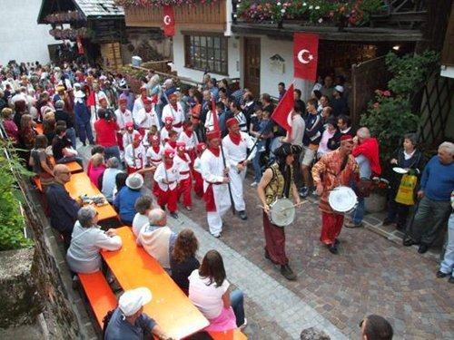 323 yıldır Türk gibi yaşıyorlar