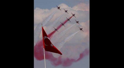Türk Yıldızları'nın nefes kesen gösterisi - Resim 7