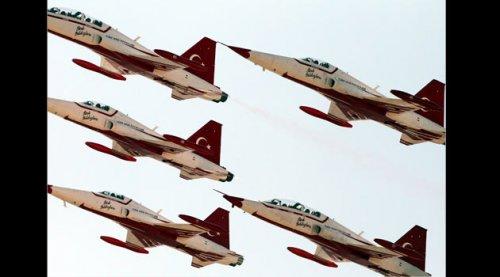 Türk Yıldızları'nın nefes kesen gösterisi - Resim 5