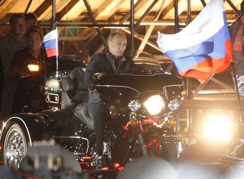 Putin'den motosiklet şov  - Resim 1