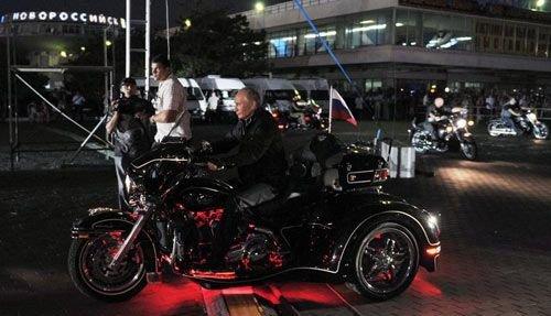 Putin'den motosiklet şov  - Resim 9