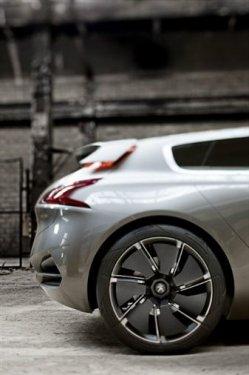 Peugeot’nun yeni konsept modeli HX1