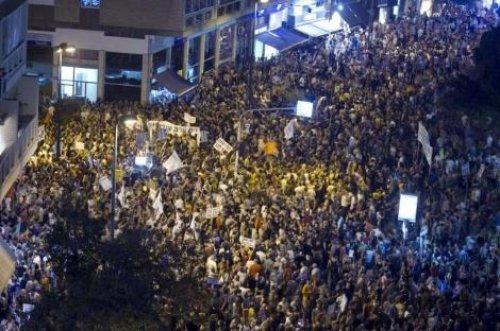 İsrail halkı sokaklar döküldü 