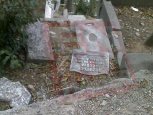 Eyüp Sultan Mezarlığı kan ağlıyor