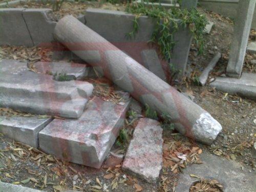 Eyüp Sultan Mezarlığı kan ağlıyor