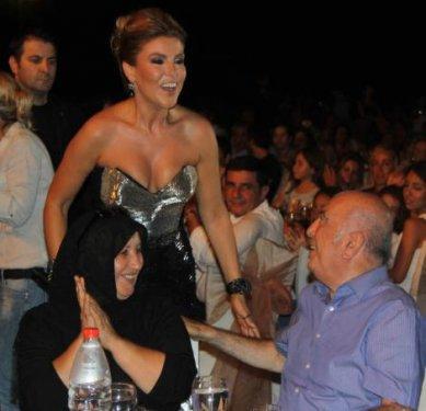 Gülben'in belini ince gösteren kıyafeti