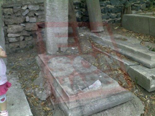 Eyüp Sultan Mezarlığı kan ağlıyor