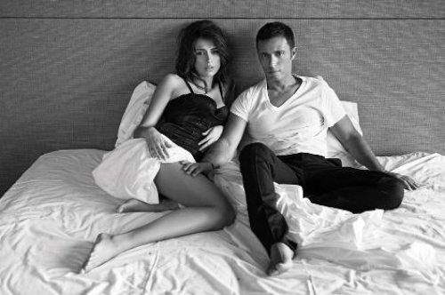 Mustafa Sandal ve Emina yatak pozları - Resim 1