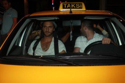 Beren Saat'in iç çamaşırlı kıyafeti