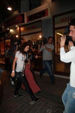 Beren Saat'in iç çamaşırlı kıyafeti