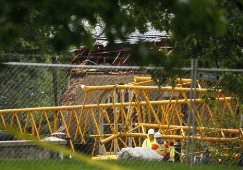 500 tonluk vinç böyle devrildi