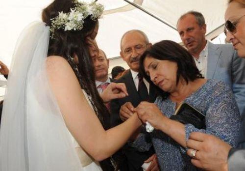 Emine Ülker Tarhan kızını evlendirdi