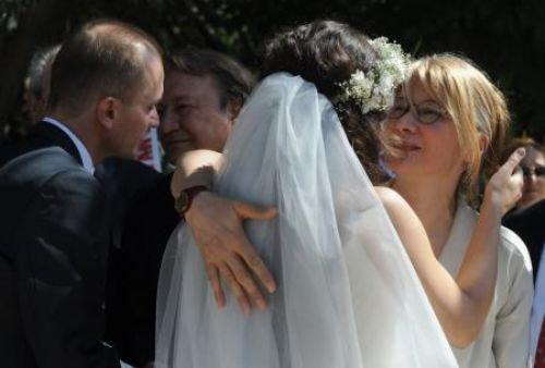 Emine Ülker Tarhan kızını evlendirdi