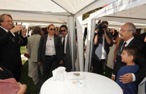 Emine Ülker Tarhan kızını evlendirdi