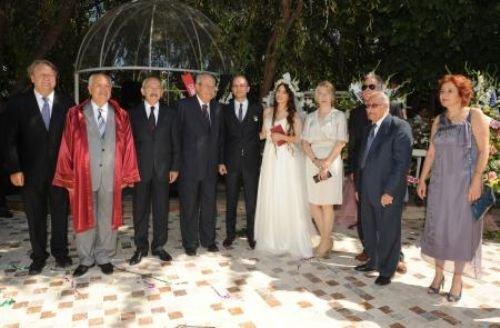 Emine Ülker Tarhan kızını evlendirdi