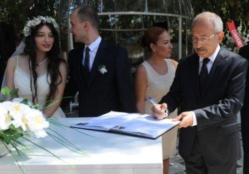 Emine Ülker Tarhan kızını evlendirdi