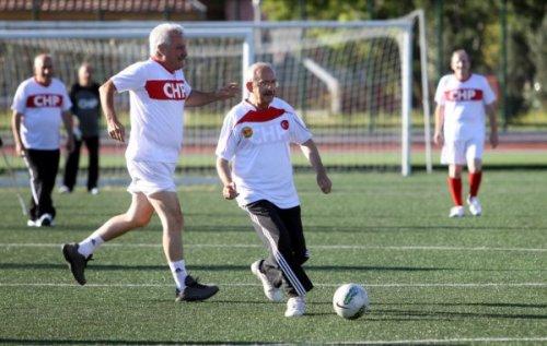 Kılıçdaroğlu Gazilerle maç yaptı - Resim 1