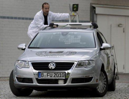 Sürücüsüz otomobil trafikte - Resim 4