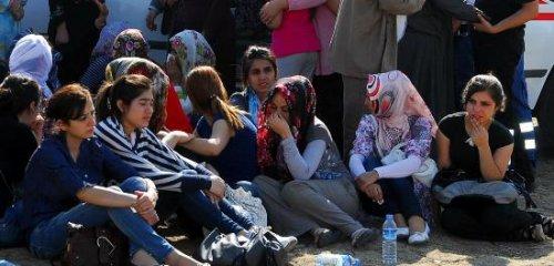 Siirt'te terör kurbanı genç kızlara son görev - Resim 8