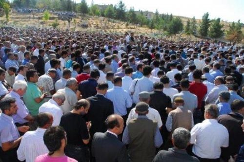 Siirt'te terör kurbanı genç kızlara son görev - Resim 4