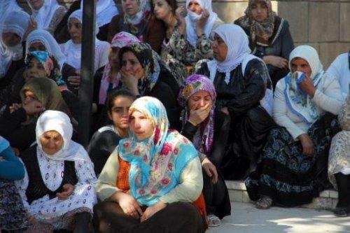 Siirt'te terör kurbanı genç kızlara son görev - Resim 5