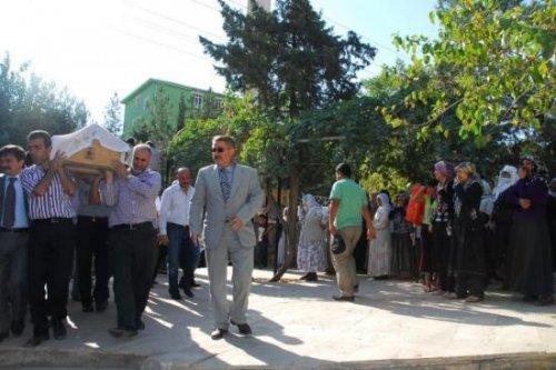 Siirt'te terör kurbanı genç kızlara son görev - Resim 9