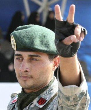 İran'dan gövde gösterisi