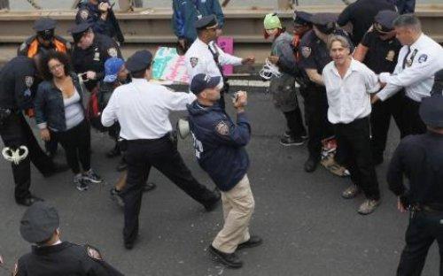 Wall Street'de "Amerikan baharı": 700 kişi gözaltında - Resim 13