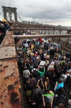 Wall Street'de "Amerikan baharı": 700 kişi gözaltında - Resim 17