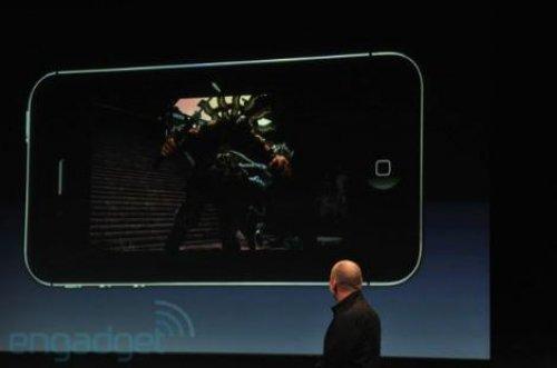 Apple iPhone 4S'i tanıttı