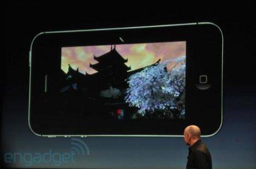 Apple iPhone 4S'i tanıttı