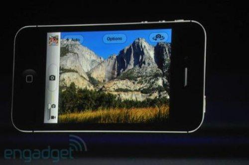 Apple iPhone 4S'i tanıttı