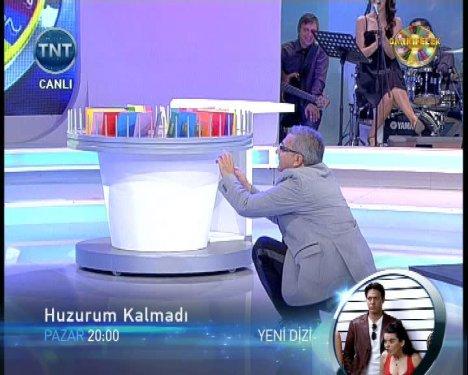 Mehmet Ali Erbil etek altı fotoğrafı çekti  - Resim 22
