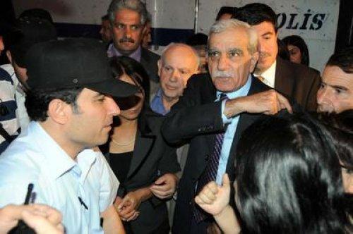 BDP'li vekillere tazyikli su - Resim 5