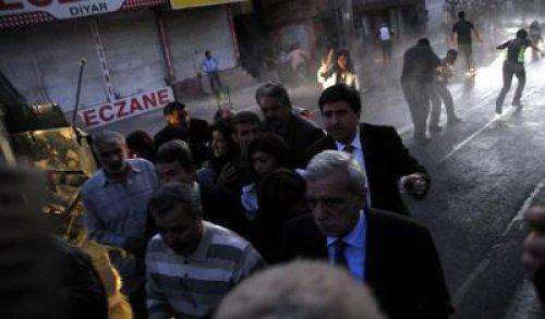 BDP'li vekillere tazyikli su - Resim 6