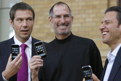 Apple'ın CIO'su Steve Jobs 56 yaşında öldü