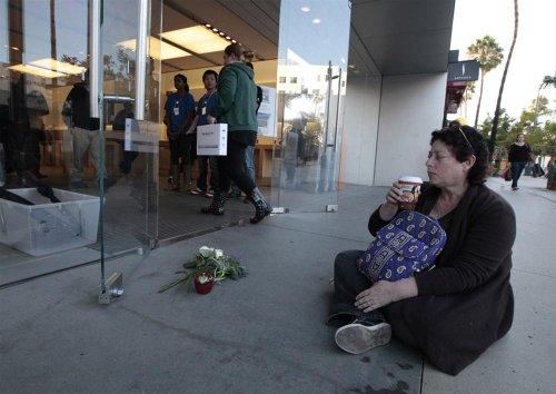 Apple'ın CIO'su Steve Jobs 56 yaşında öldü